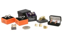 Lot 78 - An assortment of items to include cufflinks