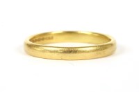 Lot 19 - A 22ct gold wedding ring