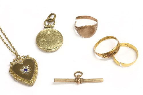 Lot 11 - A collection of gold items to include