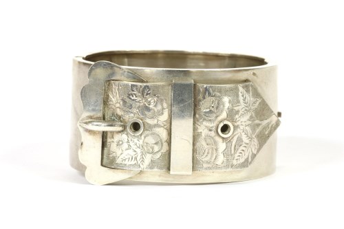 Lot 32 - A Victorian silver hinged buckle bangle