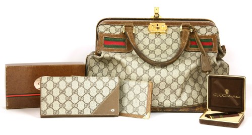 Lot 1096 - A vintage Gucci handbag