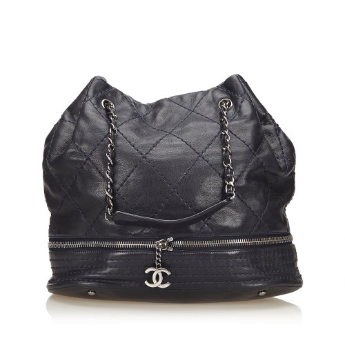 Lot 1046 - A Chanel 'Expandable Ligne' drawstring handbag