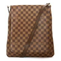 Lot 1231 - A Louis Vuitton Damier Ebène Musette flat messenger hand bag