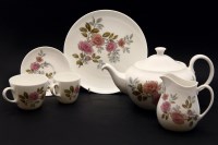 Lot 335 - A quantity of Wedgwood 'Harrowby' pattern porcelain tea and dinnerware