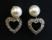 Lot 249 - A pair of white gold