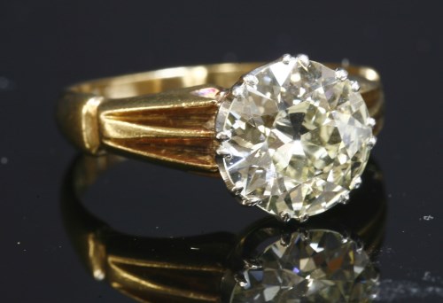 Lot 45 - A single stone diamond ring