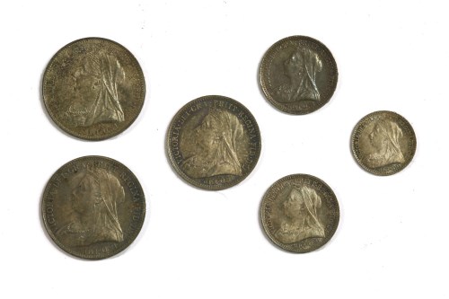 Lot 32 - Coins