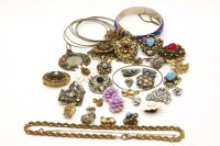 Lot 172 - A collection of costume jewellery
