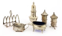 Lot 362 - A mixed lot of silver items