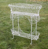 Lot 550 - A painted wire conservatory stand