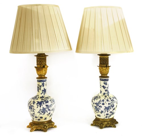 Lot 237 - A pair of table lamps