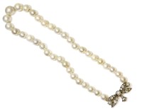 Lot 289 - A single row graduated cultured pearl necklace