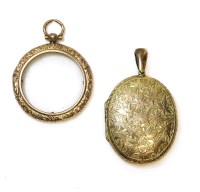 Lot 333 - A Victorian gold oval hinged locket