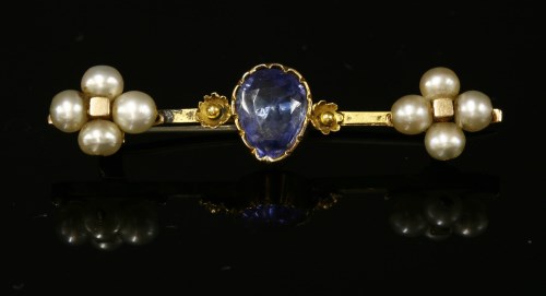 Lot 53 - A late Victorian foiled sapphire bar brooch