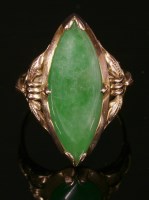 Lot 149 - An Asian single stone jade ring