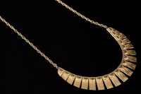 Lot 501 - A 9ct gold graduated fringe necklace