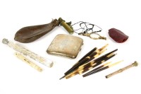 Lot 164 - A collection of items