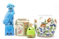 Lot 383 - A quantity of decorative Asian ceramics