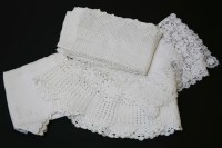 Lot 385 - Various linen and lace items