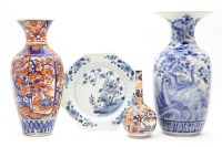 Lot 342 - A collection of Chinese and Japanese porcelain plates
