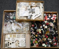 Lot 425 - A large quantity of old buttons