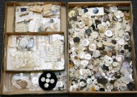 Lot 431 - A large quantity of mother of pearl buttons