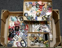 Lot 424 - A large quantity of 1930s/40s plastic and metal buckles