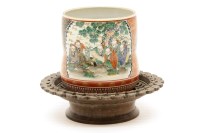 Lot 266 - A 19th century Japanese Imari decorated pottery beaker
