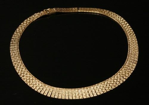 Lot 194 - A 9ct gold graduated fringe necklace