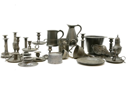 Lot 258 - A collection of pewter tankards