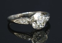 Lot 154 - An Art Deco single stone diamond ring