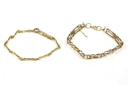 Lot 42 - A gold bamboo link bracelet