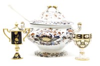 Lot 330 - A large Spode soup tureen and cover