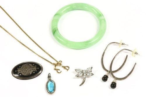 Lot 11 - A collection of costume jewellery