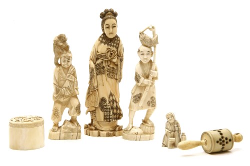 Lot 83 - A collection of Chinese and Japanese ivory carvings (6)