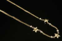 Lot 502 - A Continental two colour bismarck and star necklace