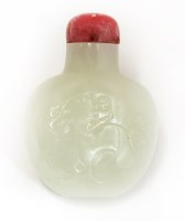 Lot 346 - A Chinese jade snuff bottle