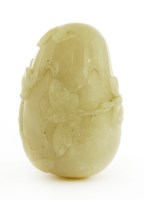 Lot 347 - A Chinese jade snuff bottle