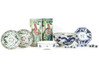 Lot 403 - A collection of Chinese ceramics
