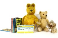 Lot 442 - Toys: two bears