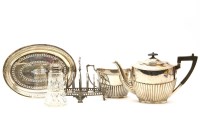 Lot 391 - Silver plated wares including