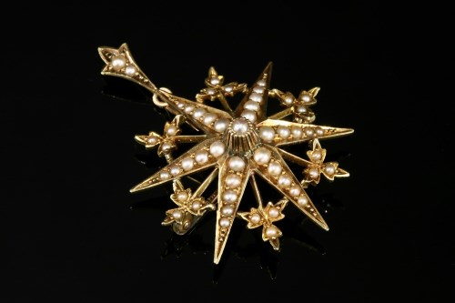 Lot 485 - A late Victorian gold and split pearl starburst brooch/pendant