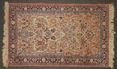Lot 636 - A hand knotted Kelim runner