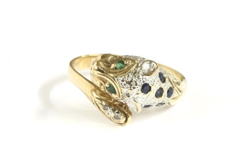 Lot 123 - A 9ct gold crossover ring