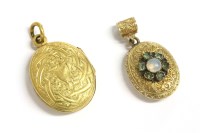 Lot 115 - A Victorian gold oval locket