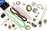 Lot 146 - A collection of jewellery
