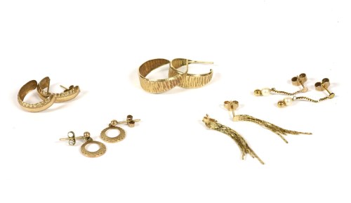 Lot 30 - A collection of gold earrings