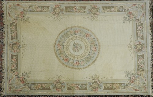 Lot 511 - An Aubusson style rug