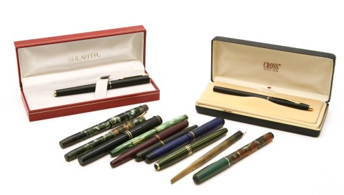 Lot 86 - A collection of vintage pens