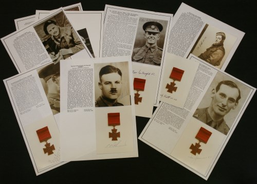 Lot 193 - A Collection of Victoria Cross recipient autographs on photographs of Victoria Crosses